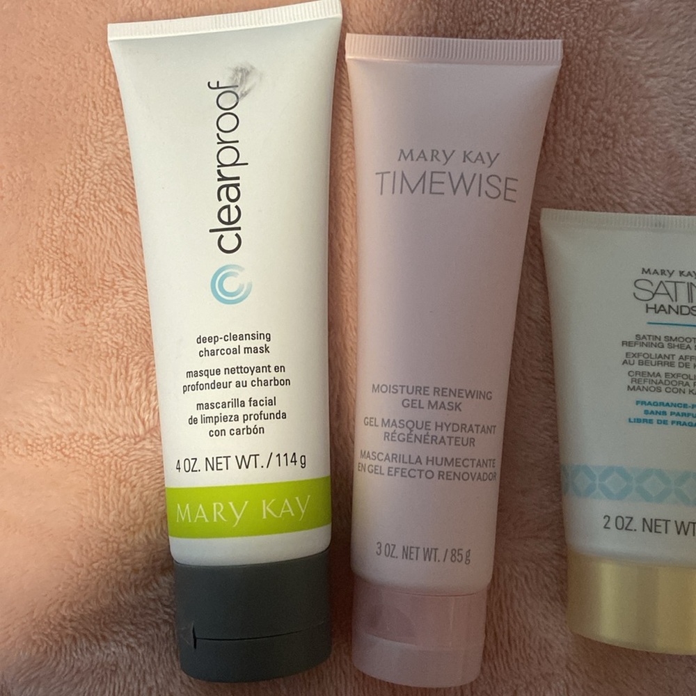 Mary Kay Charcoal & Moisture Mask Cleanser & Exfoliant Set & Satin Lips & Hands - Picture 2 of 4